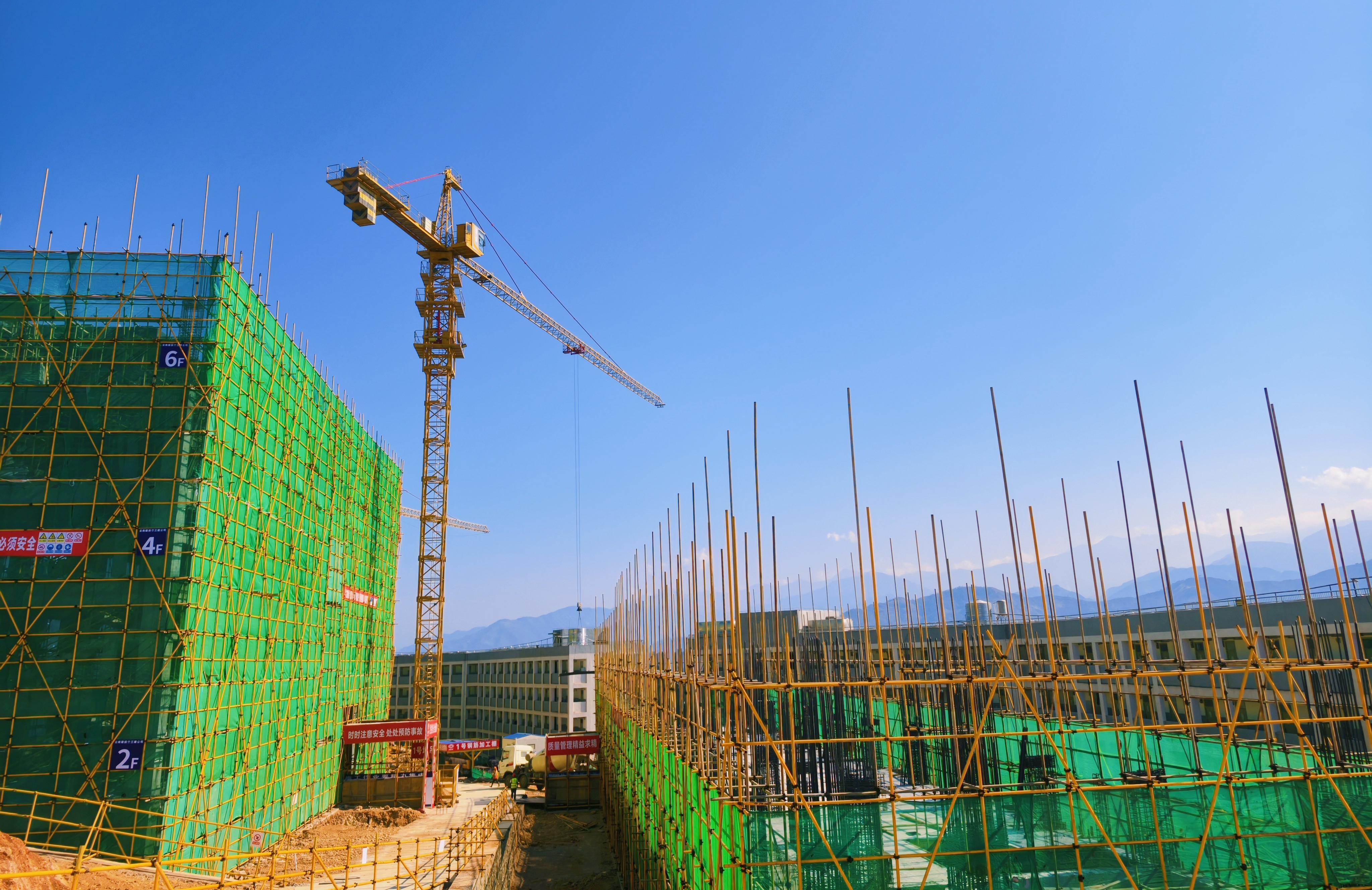 元陽縣住建局到元陽二中項目組織現場觀摩活動 (3).jpg