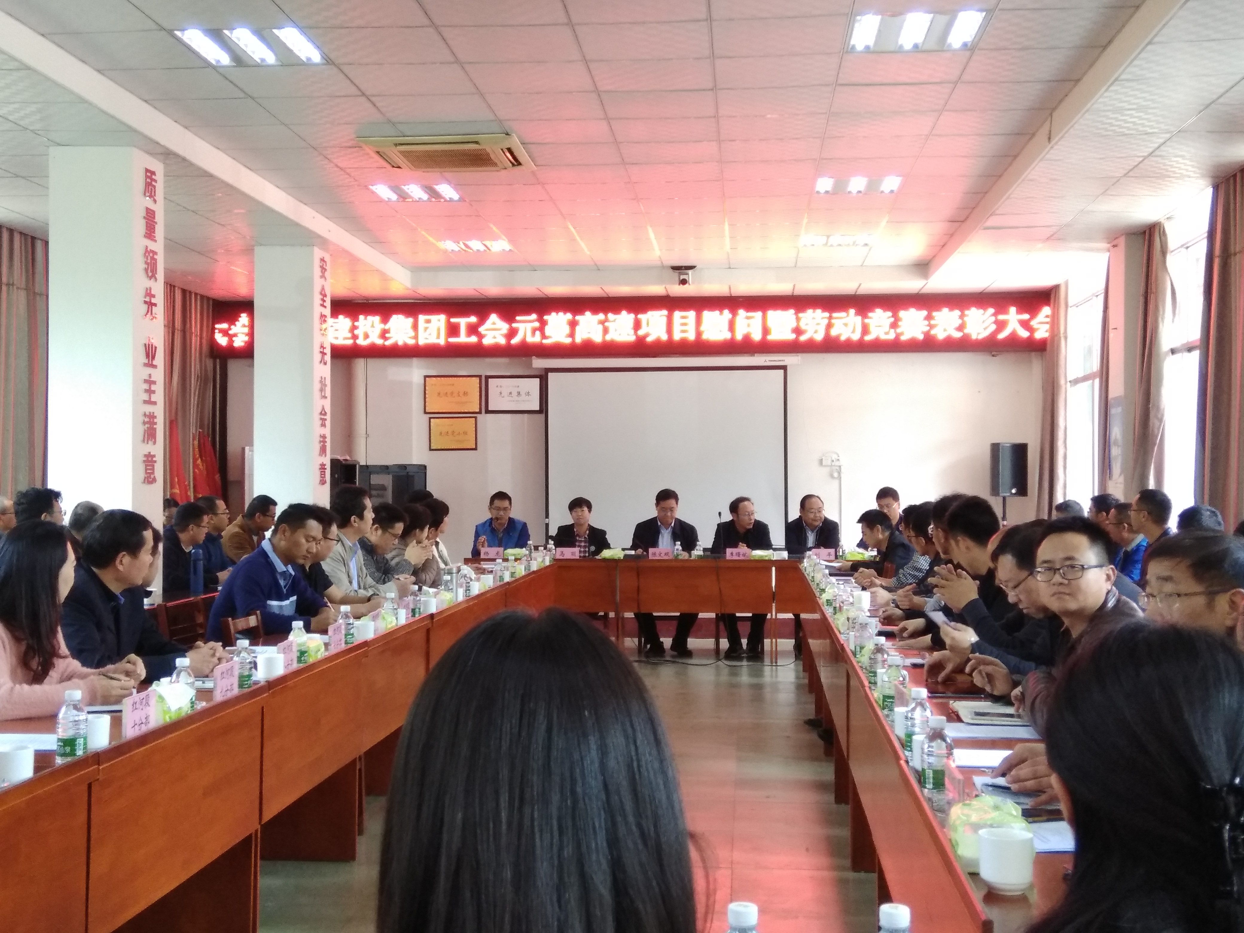 元蔓高速（紅河段）土建一分部榮獲集團“工人先鋒號”、“優秀青年突擊隊”稱號