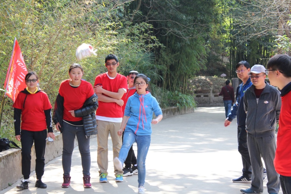 丟鞋子.jpg 丟鞋子.jpg