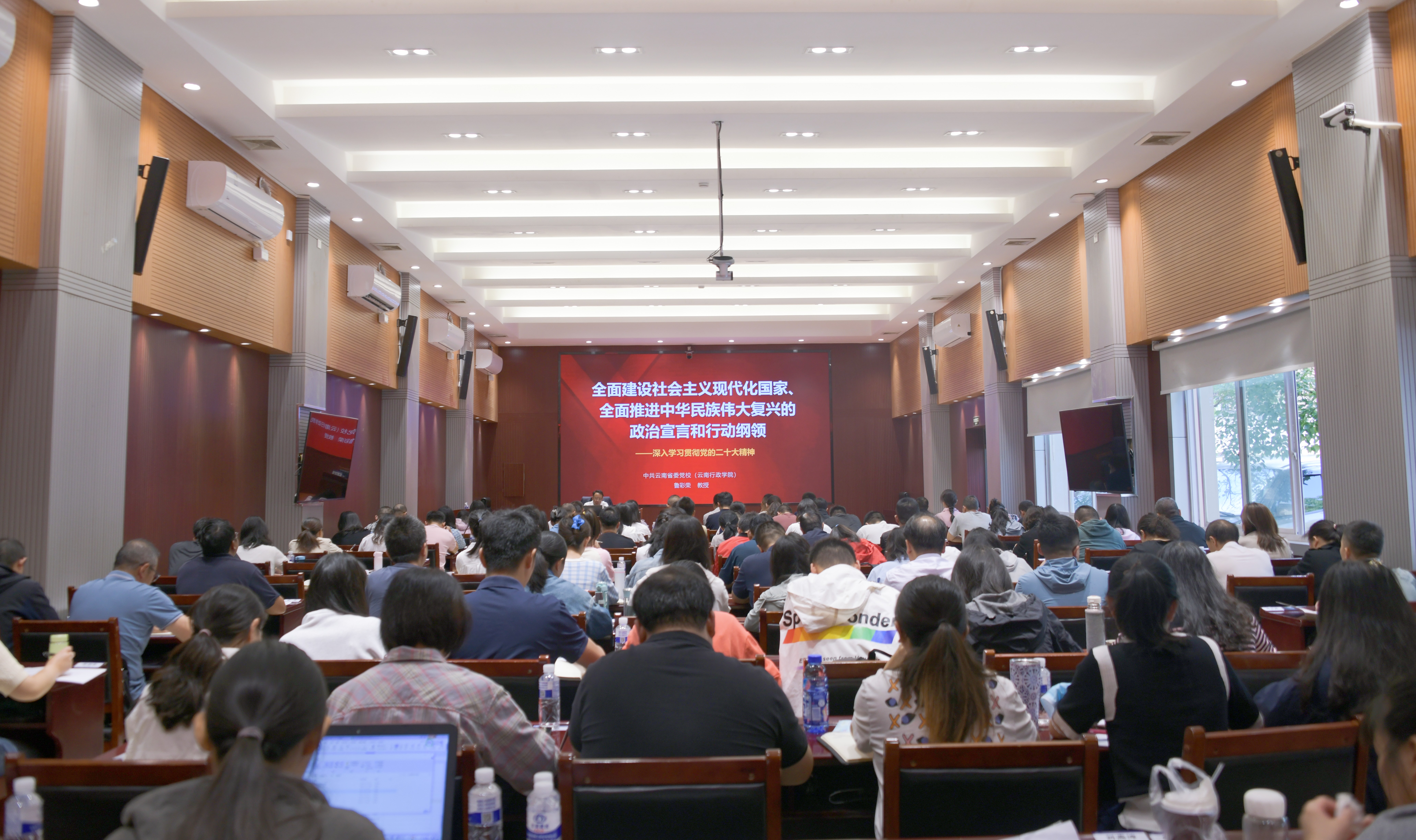 黨建引領(lǐng) | 萬(wàn)名黨員進(jìn)黨校 以學(xué)賦能促提升