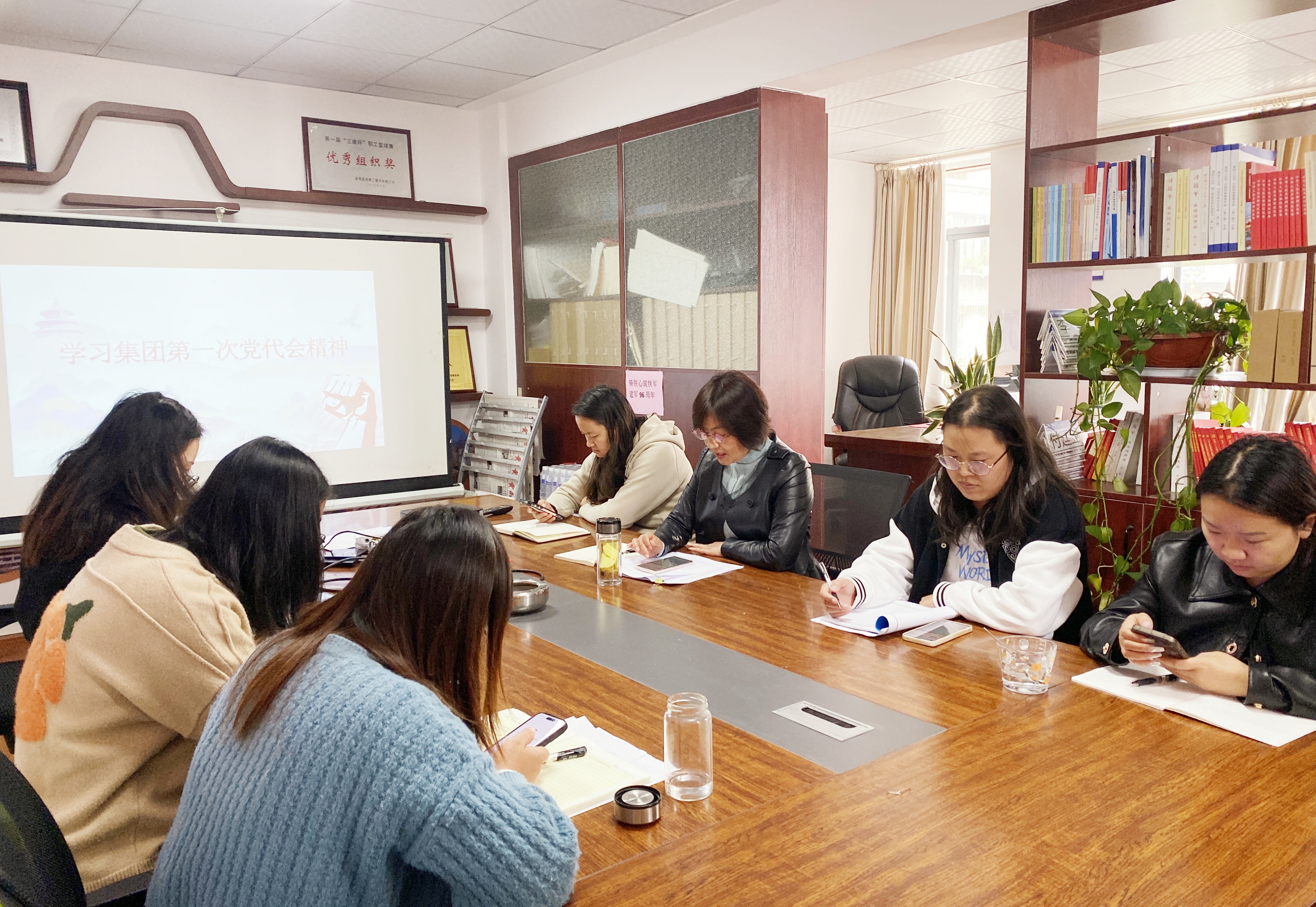 公司黨員熱議集團第一次黨代會（一）