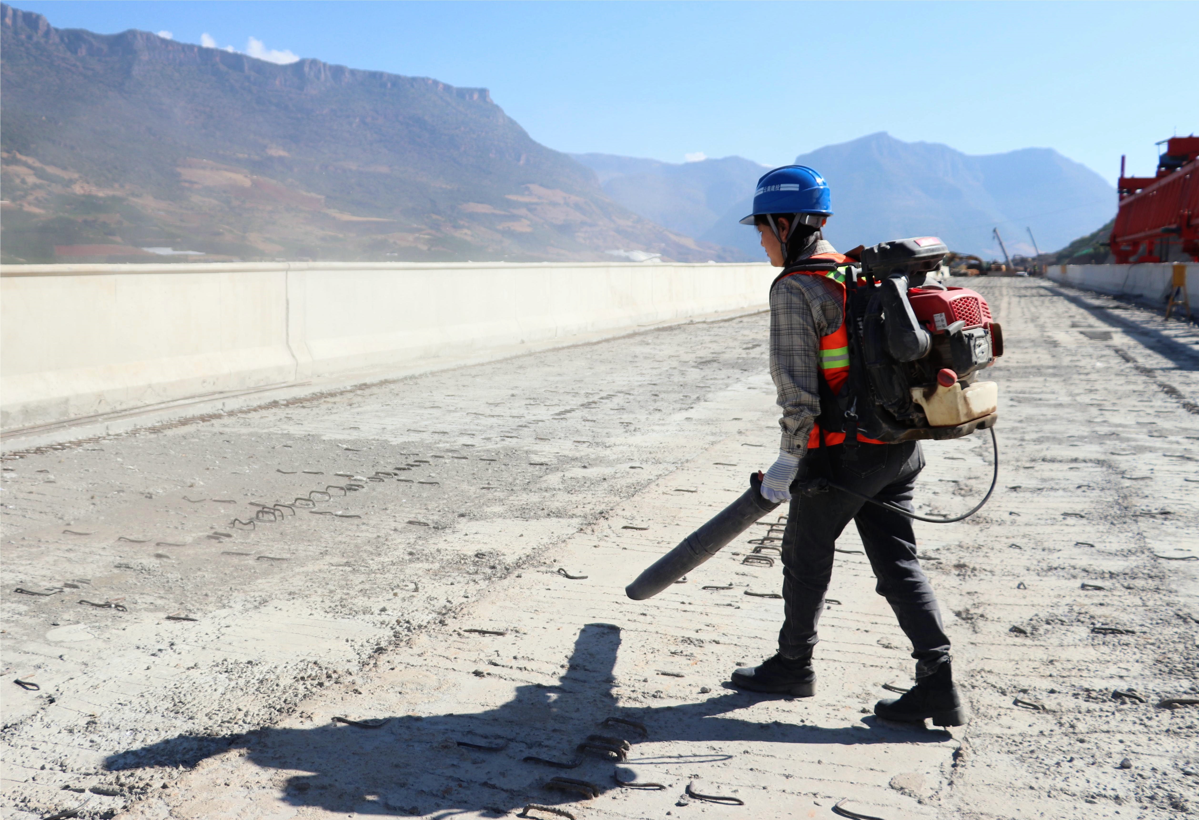 最美一線丨與路有關的故事