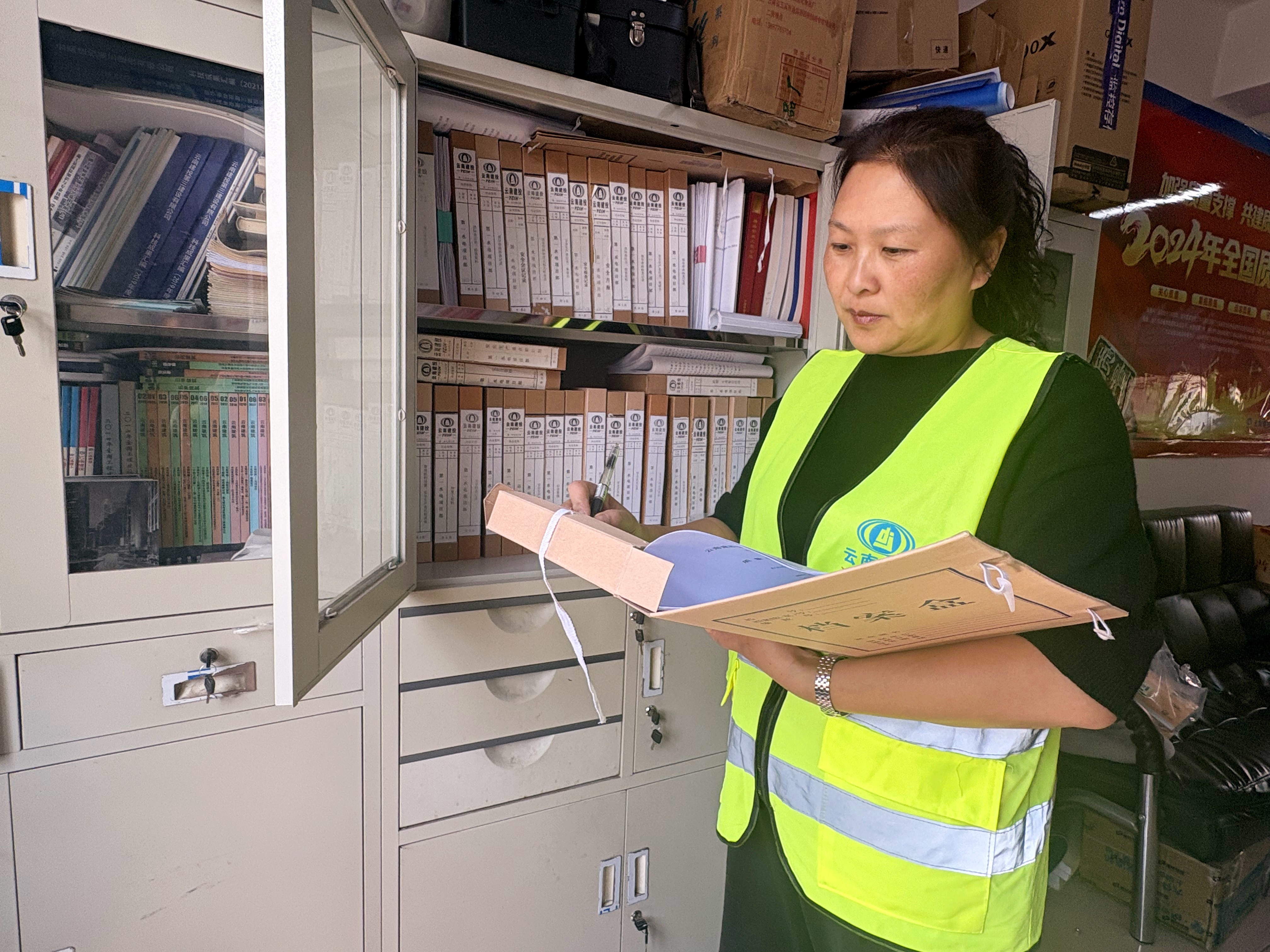 榜樣 | 26年“檔案人生”，解鎖金波的無限可能