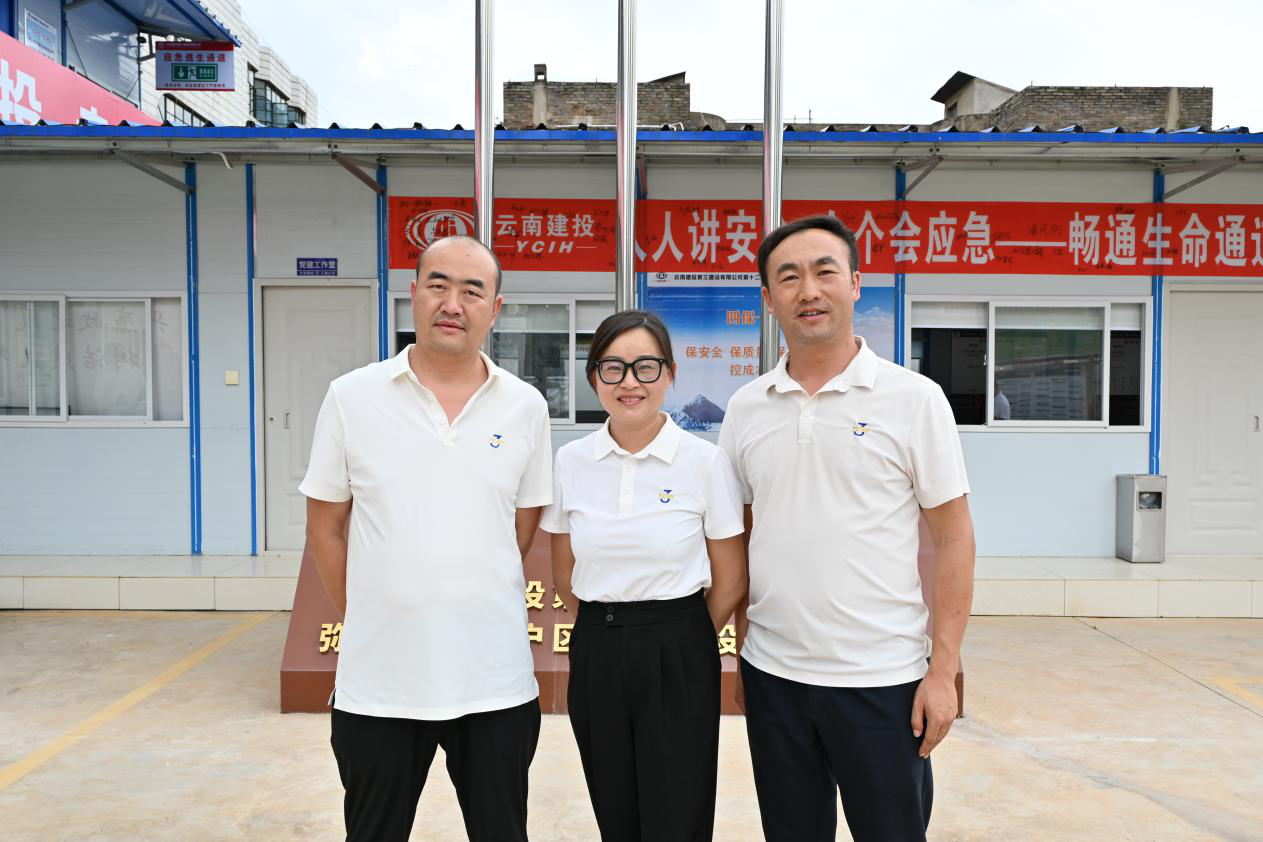 一根接力棒 三任書(shū)記心